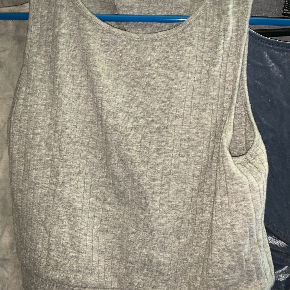 Tops - Picture 5 of 7